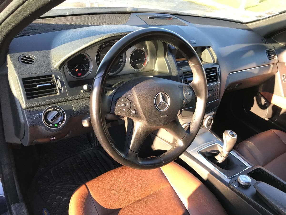 Mercedes-Benz C 200 CDI · Ano 2009 — image 26