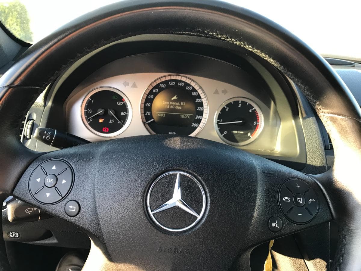 Mercedes-Benz C 200 CDI · Ano 2009 — image 27