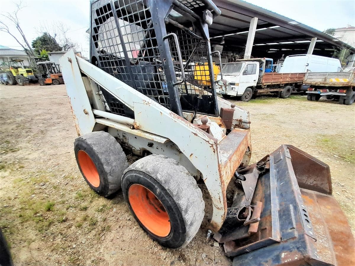 Mini Pá Carregadora Bobcat 741 — imagen 1
