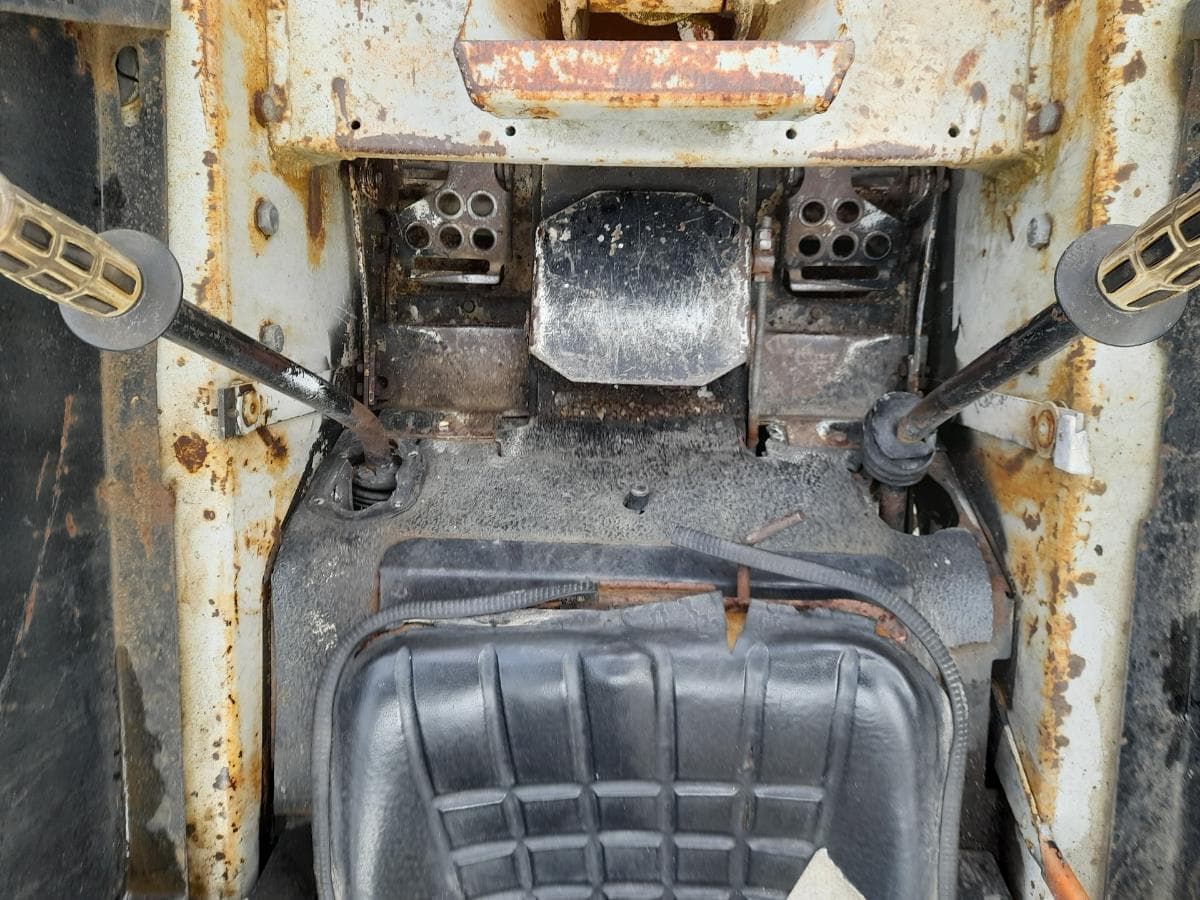 Mini Pá Carregadora Bobcat 741 — imagen 8