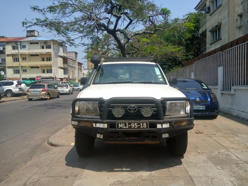 Toyota Land Cruiser ·