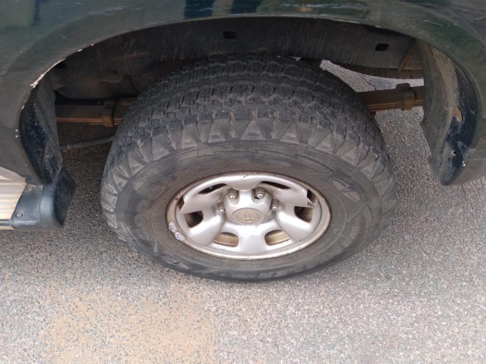 Toyota Hilux  · — image 8