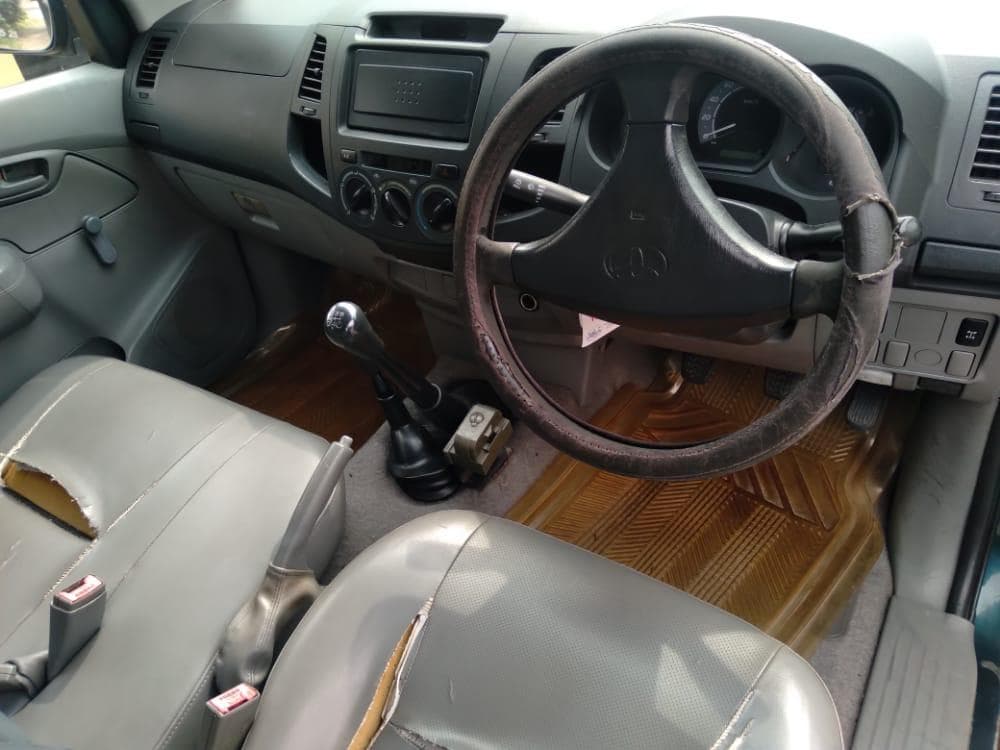 Toyota Hilux  · — image 10