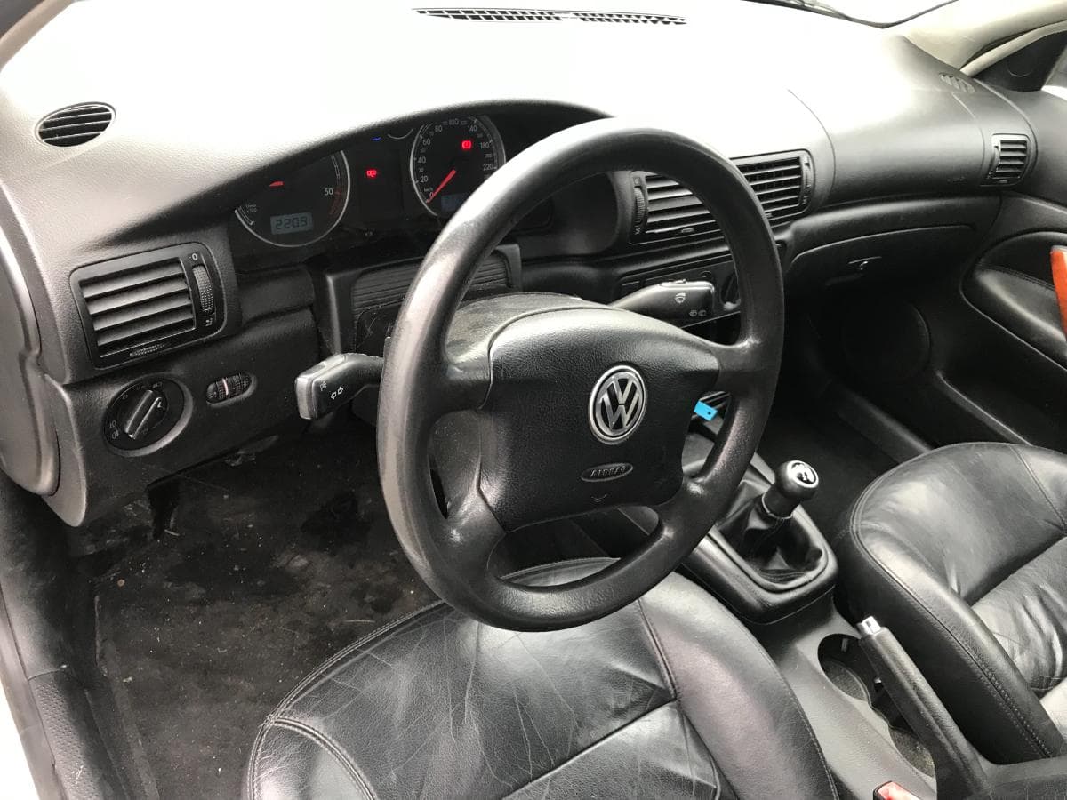 Volkswagen Passat 1.9TDI · Ano 2001 — image 25