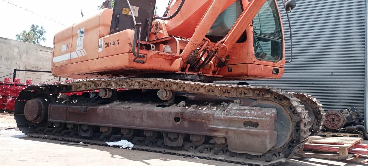 Escavadora de Rastos 30 T · Matola — imagem 9