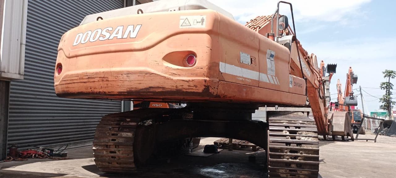 Escavadora de Rastos 30 T · Matola — imagem 12