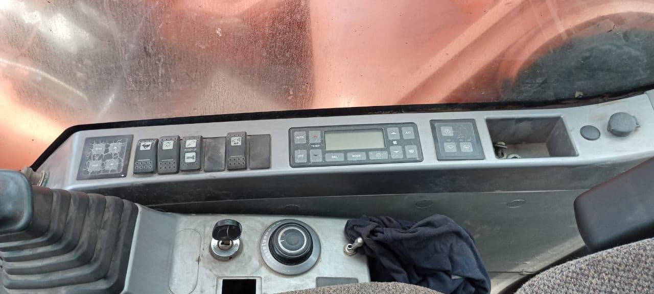 Escavadora de Rastos 30 T · Matola — imagem 15