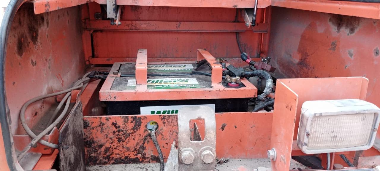 Escavadora de Rastos 30 T · Matola — imagem 16