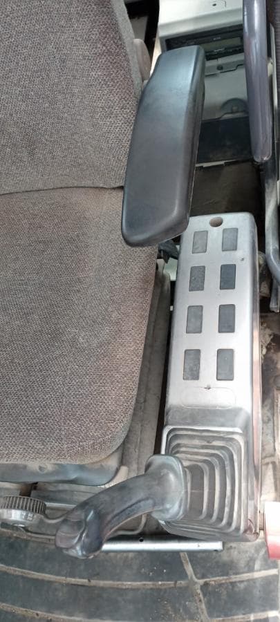 Escavadora de Rastos 30 T · Matola — imagem 20