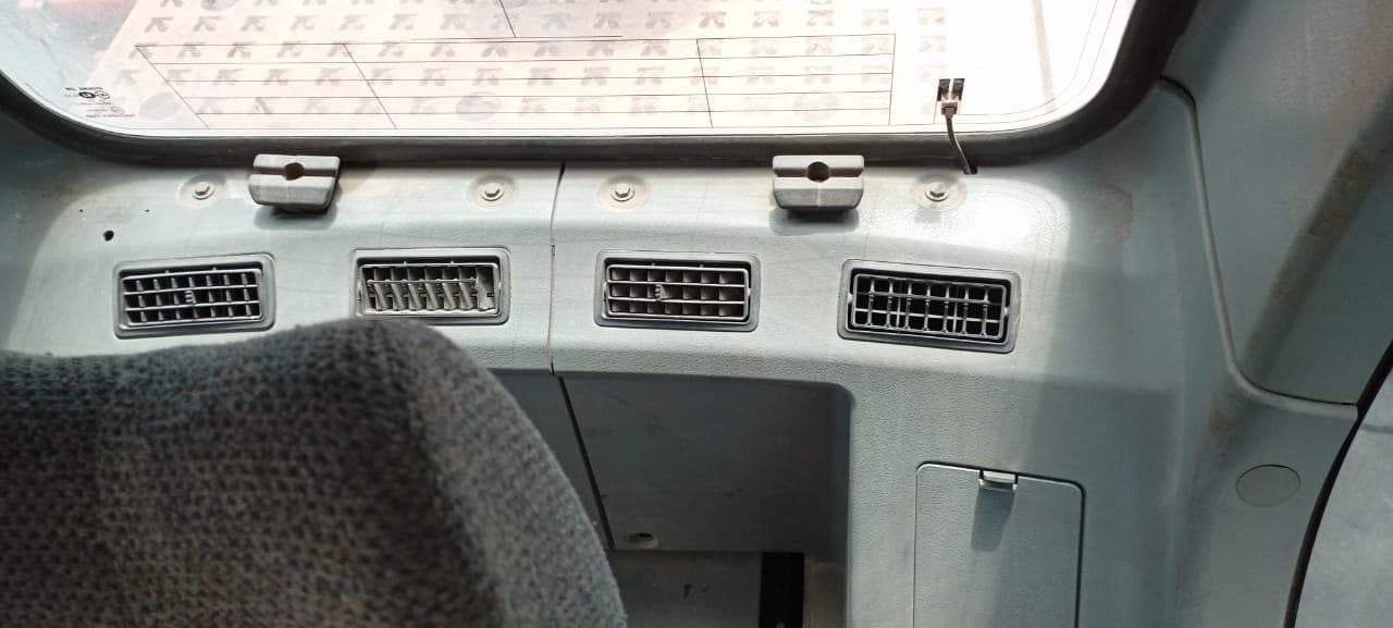 Escavadora de Rastos 30 T · Matola — imagem 22