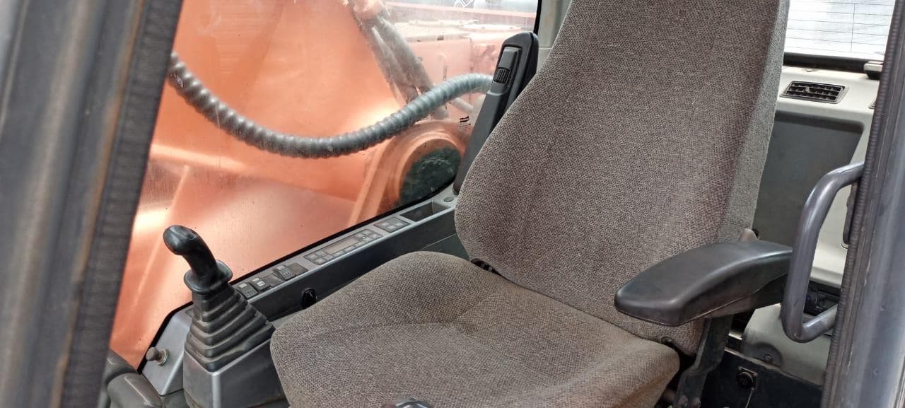 Escavadora de Rastos 30 T · Matola — imagem 23