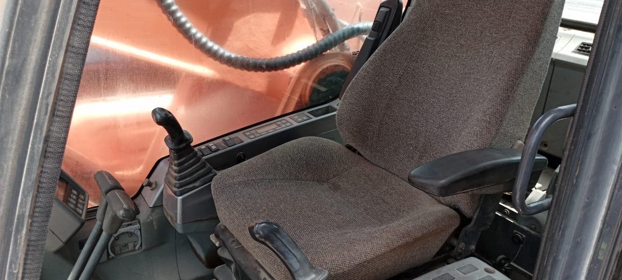 Escavadora de Rastos 30 T · Matola — imagem 26