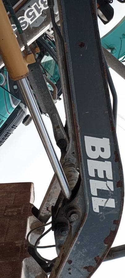 Retroescavadora BELL · Matola — imagen 17