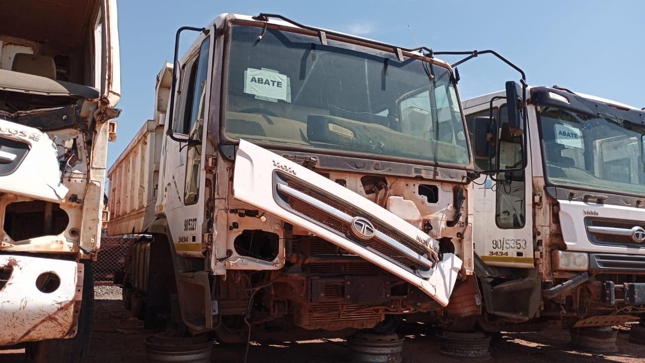 Camião Basculante 26 T (6X6) · Mocuba