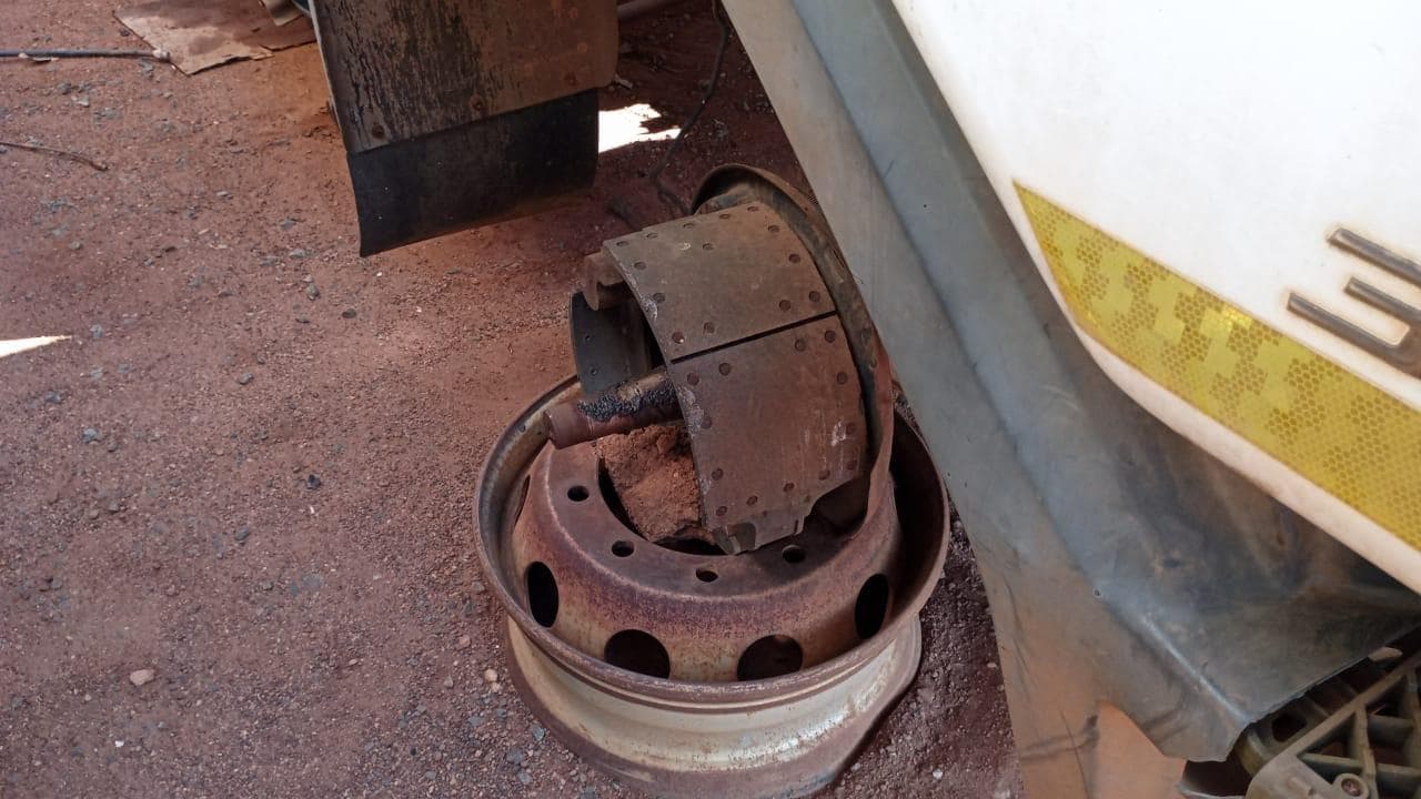 Camião Basculante 26 T (6X6) · Mocuba — imagen 3