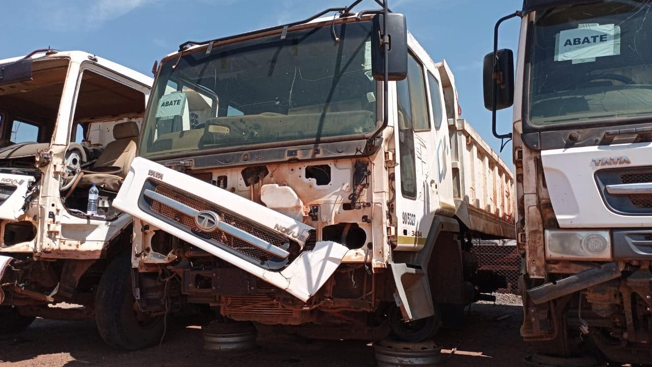 Camião Basculante 26 T (6X6) · Mocuba — imagen 4