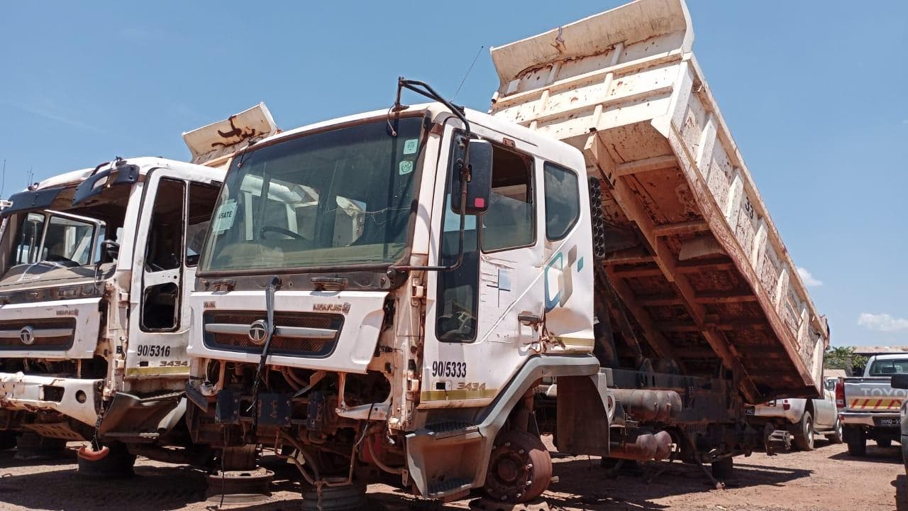 Camião Basculante 26 T (6X6) · Mocuba — imagen 2