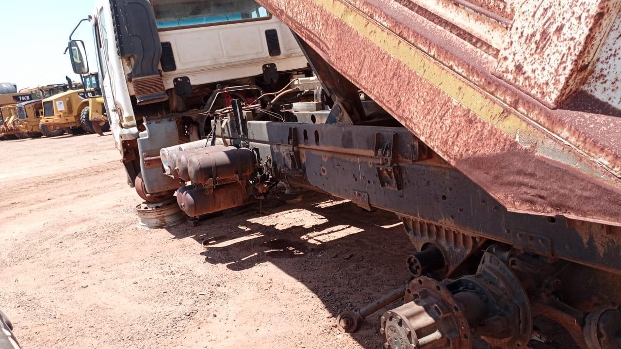 Camião Basculante 26 T (6X6) · Mocuba — imagen 3