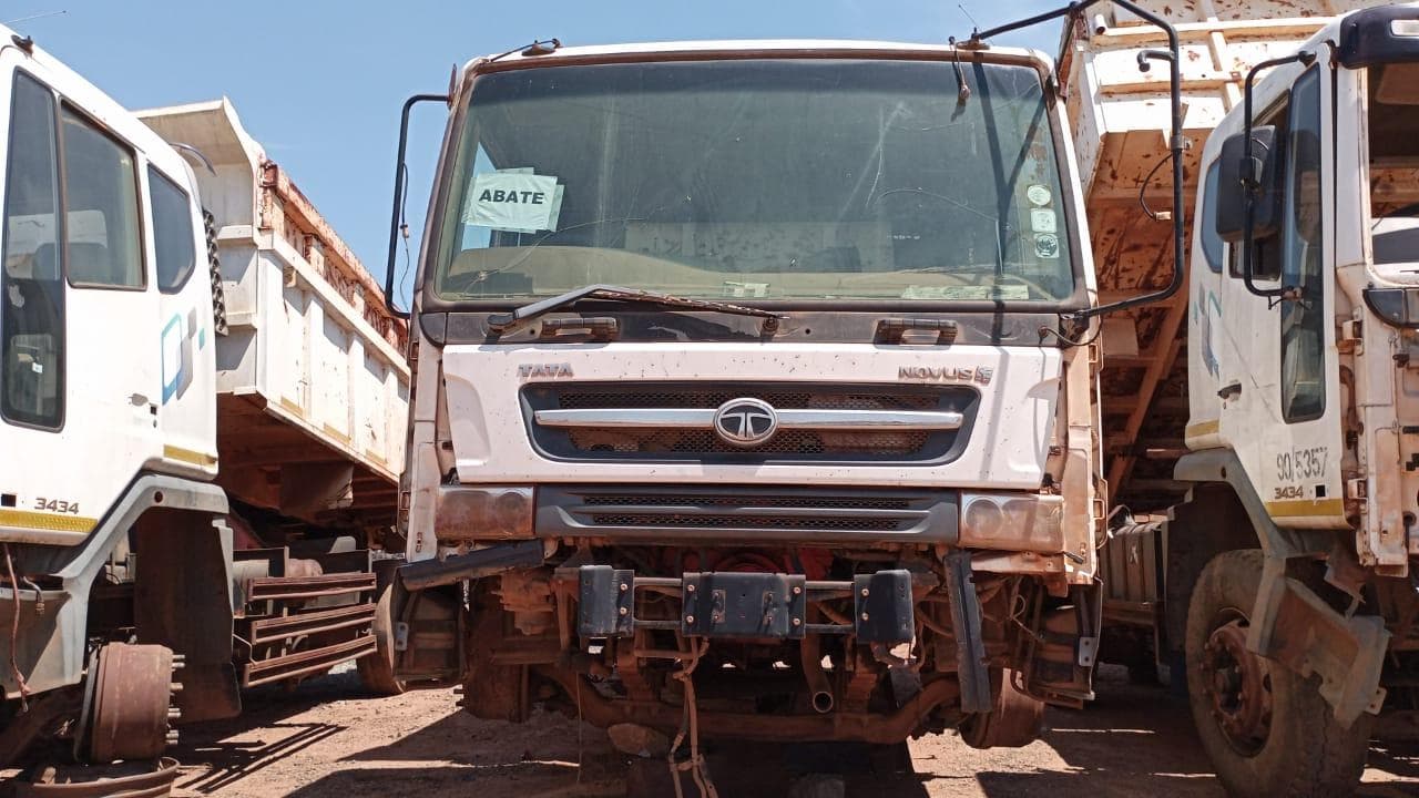 Camião Basculante 26 T (6X6) · Mocuba — imagen 4