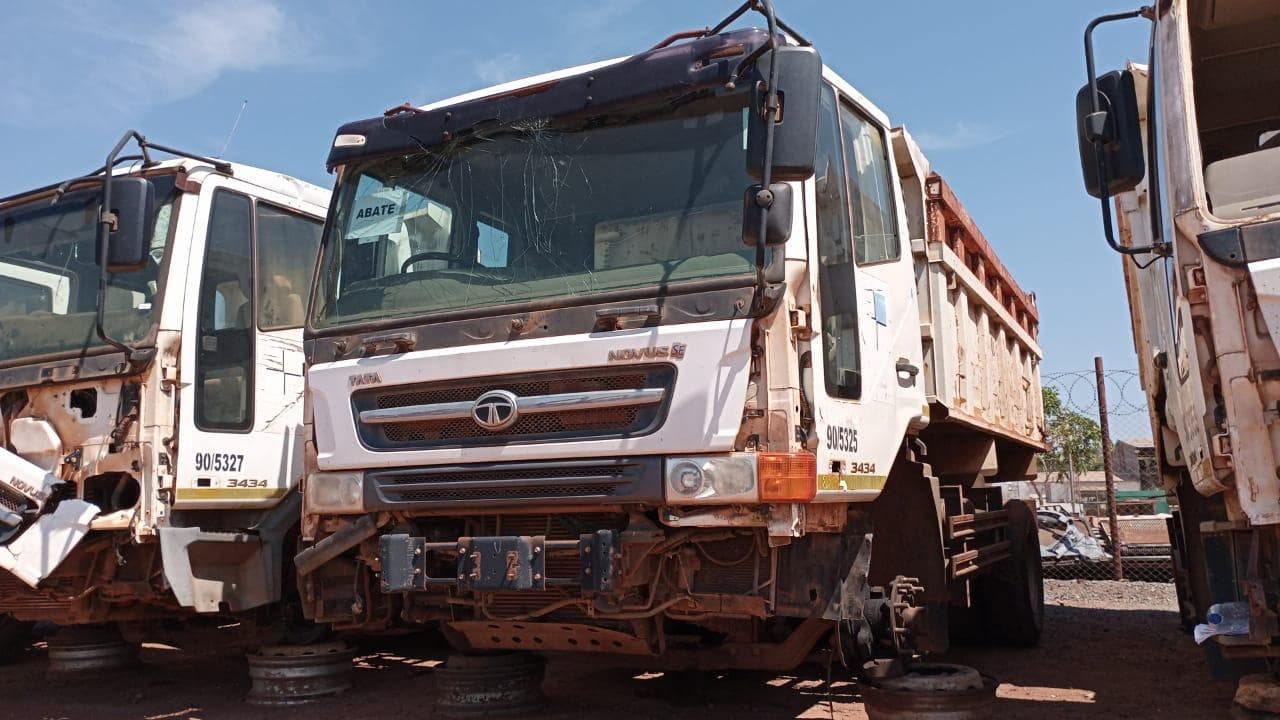 Camião Basculante 26 T (6X6) · Mocuba — imagen 10