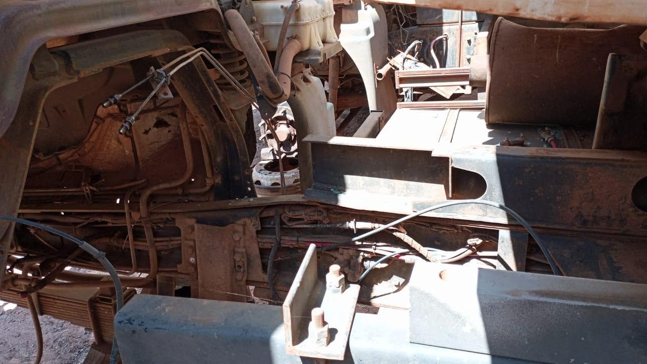 Camión volquete 26 T (6X6) · Mocuba — imagen 2