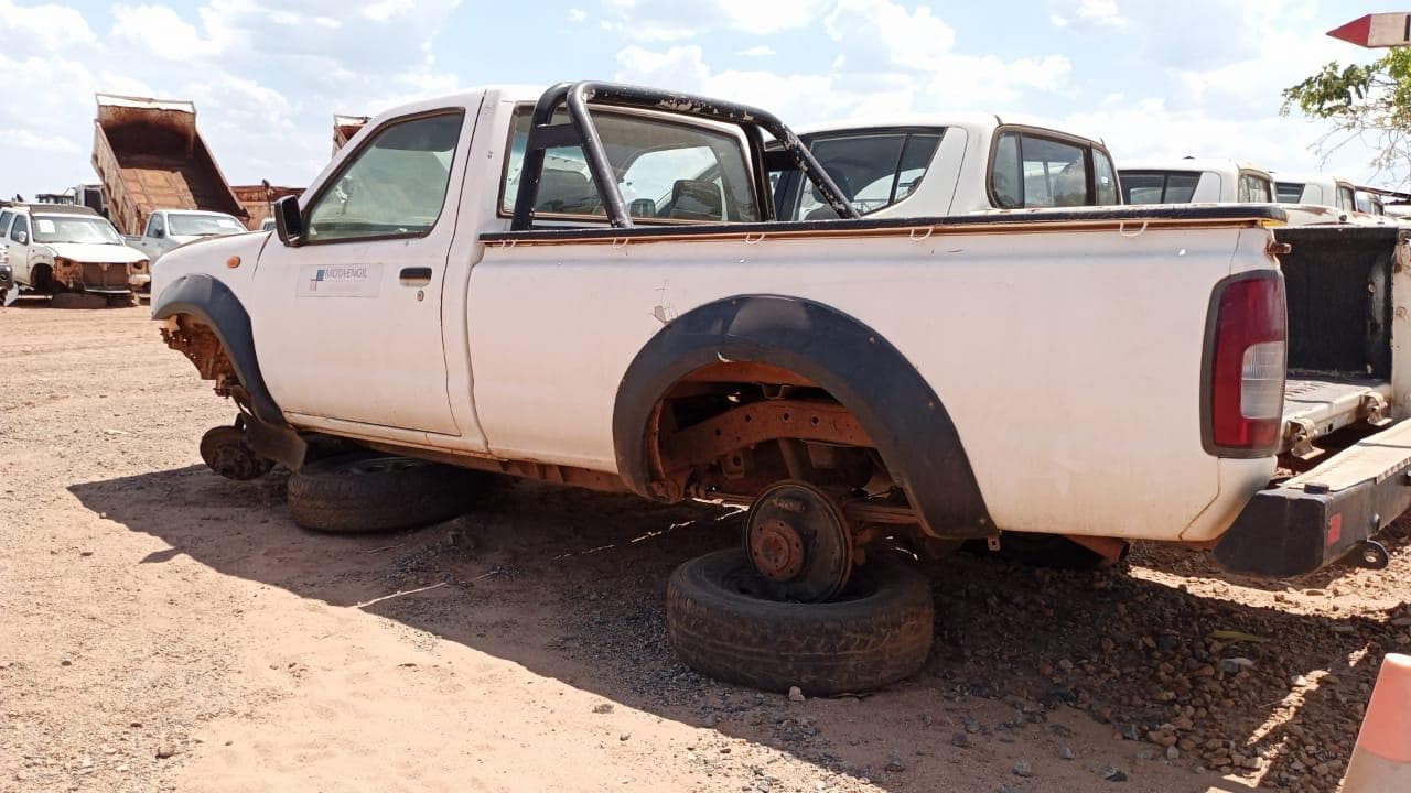 NISSAN HARDBODY 2.5 · Mocuba — imagem 2