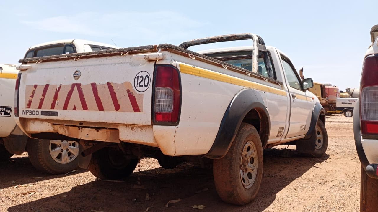 NISSAN HARDBODY  · Mocuba — imagem 3