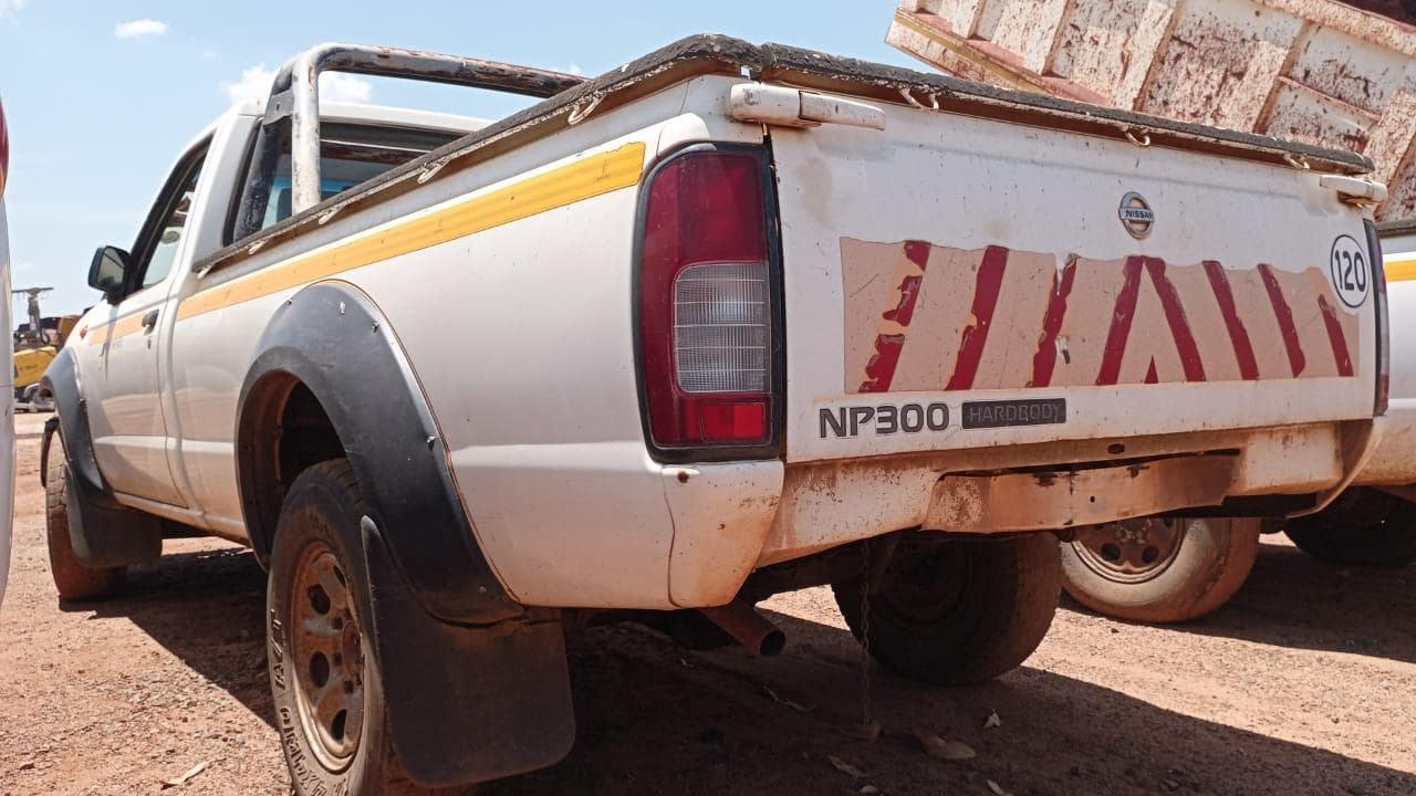 NISSAN HARDBODY  · Mocuba — imagem 5