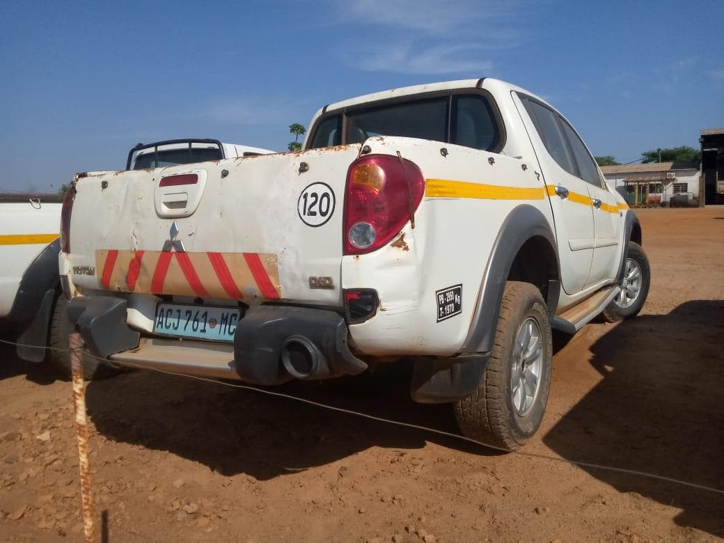 NISSAN HARDBODY · Mocuba — imagen 7