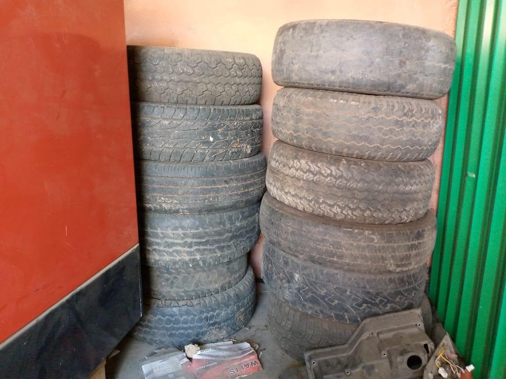 Pneus  + Ford Ranger XLT 2.5TD  · — imagen 3