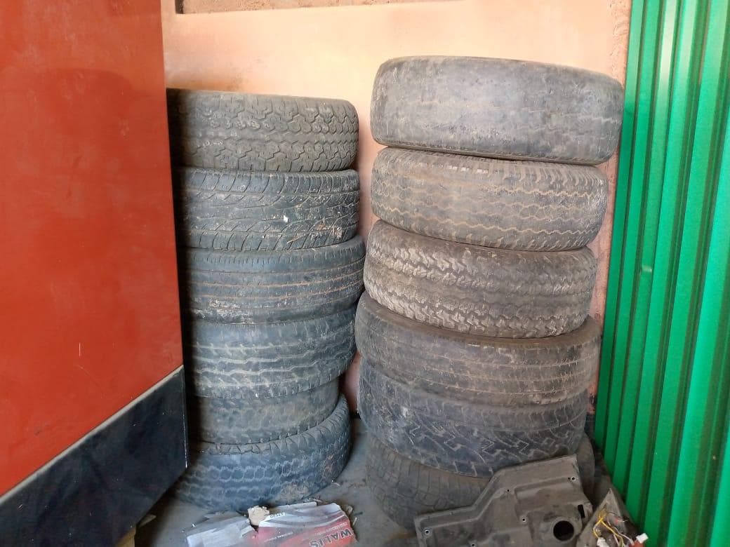 Pneus  + Ford Ranger XLT 2.5TD  · — imagen 5