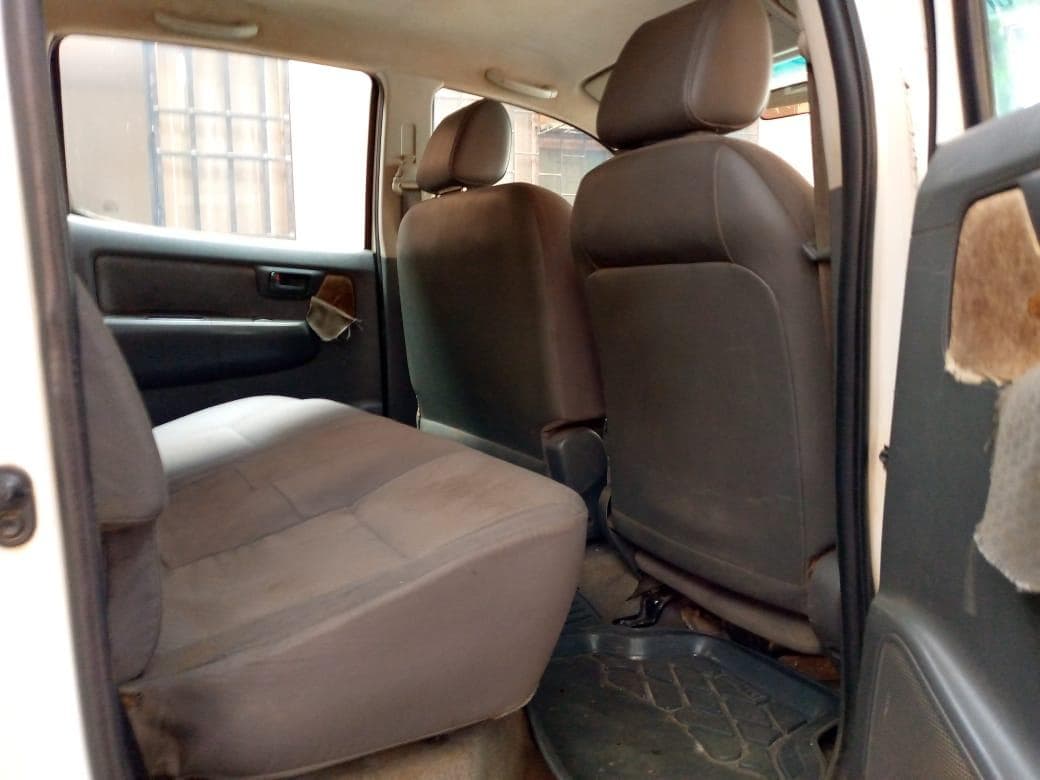 Toyota Hilux · — image 2