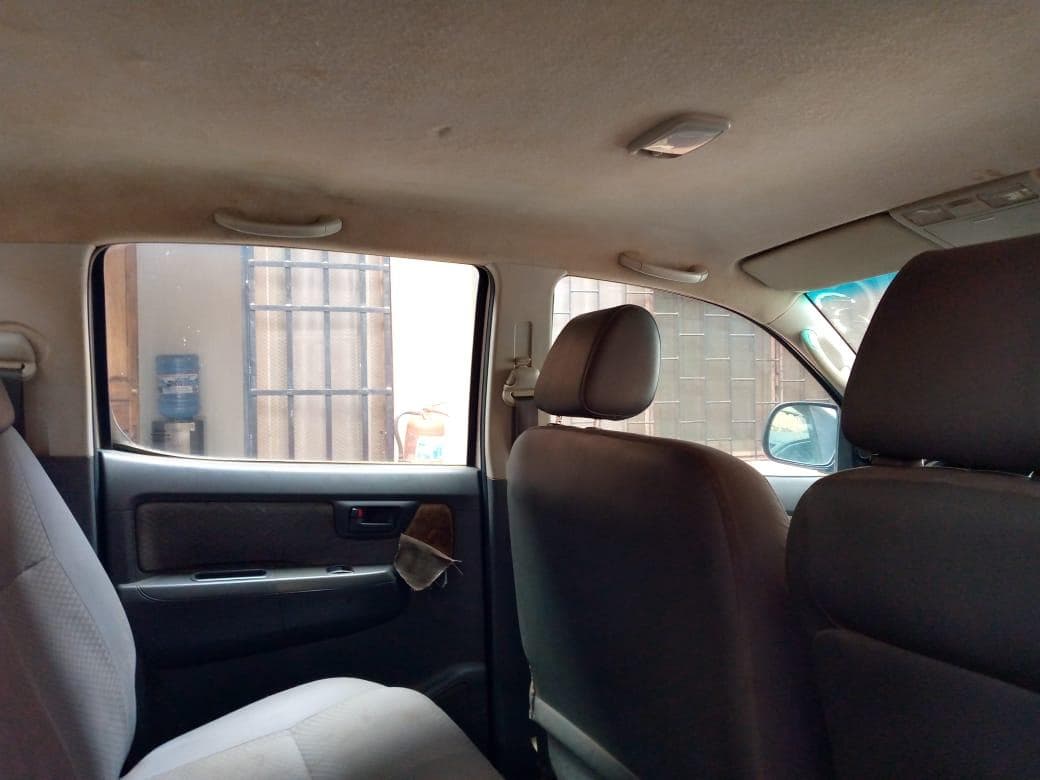 Toyota Hilux · — image 6
