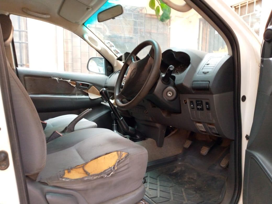 Toyota Hilux · — image 10