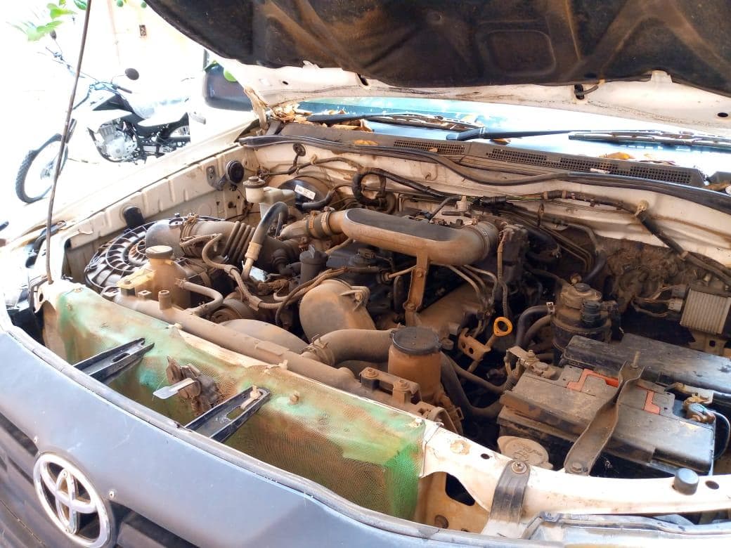Toyota Hilux · — image 12