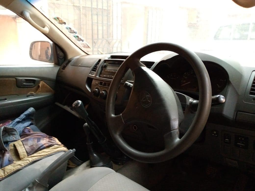 Toyota Hilux · — image 10