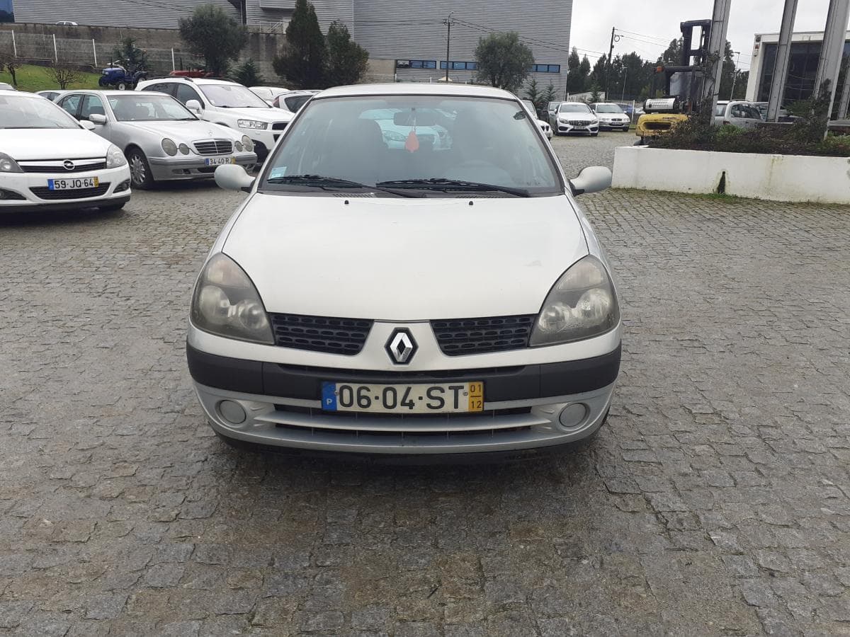Renault Clio 1.2 · Ano 2001 — imagen 2