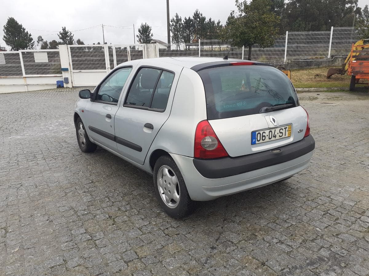 Renault Clio 1.2 · Ano 2001 — imagen 6