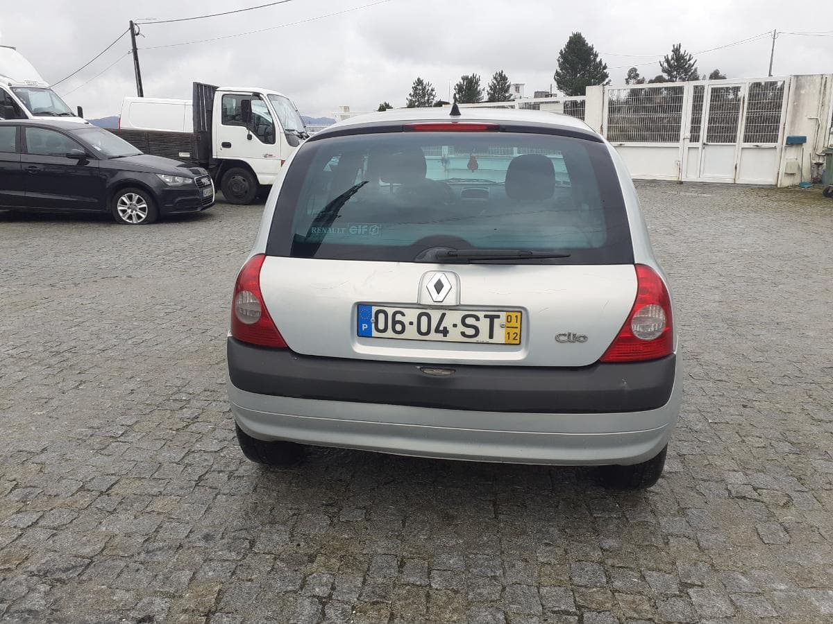 Renault Clio 1.2 · Ano 2001 — imagen 5