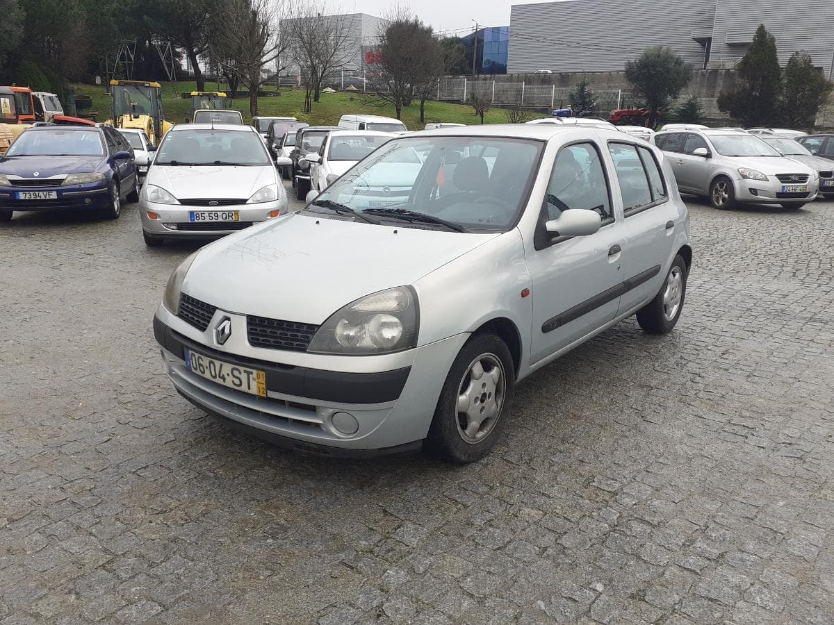 Renault Clio 1.2 · Ano 2001 — imagen 4