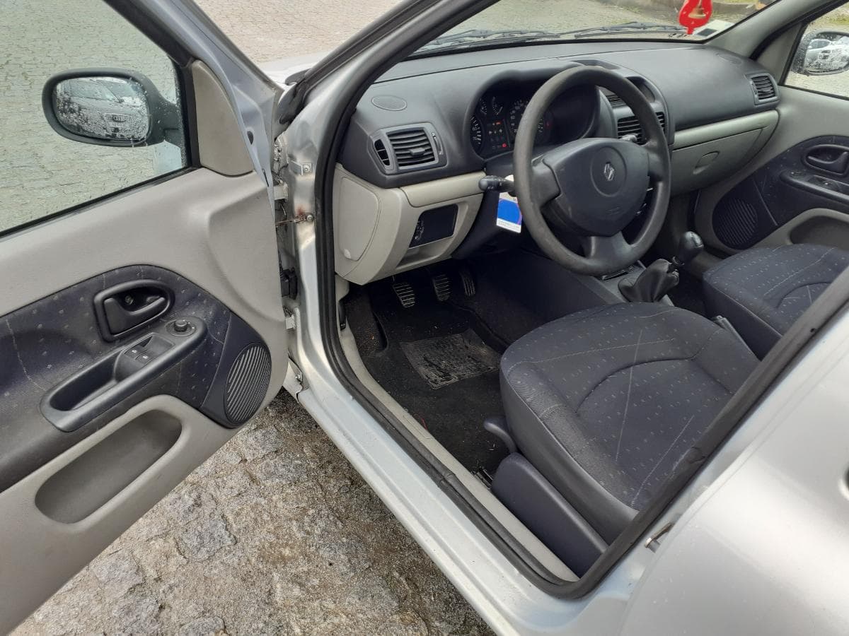 Renault Clio 1.2 · Ano 2001 — imagen 12