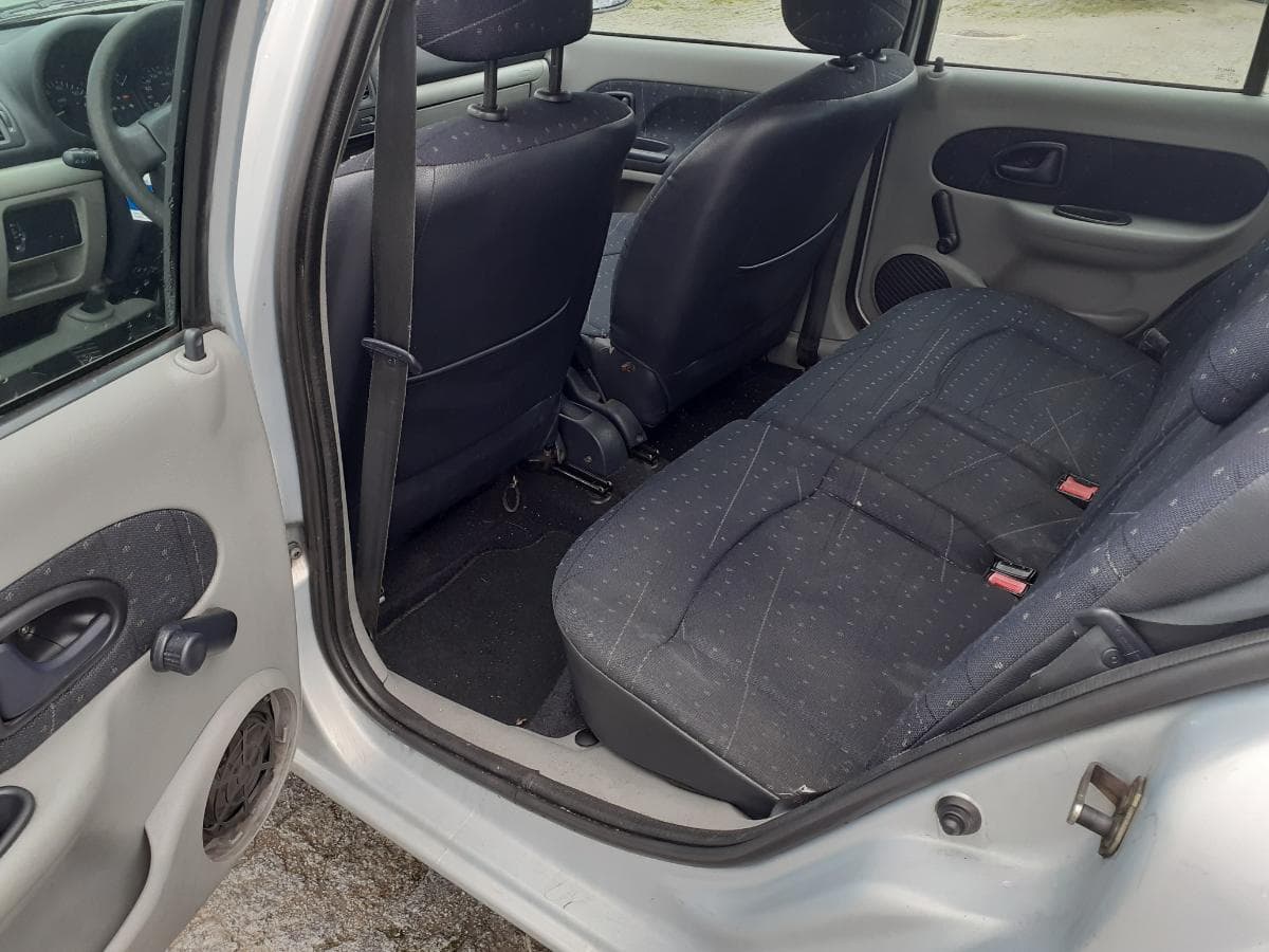 Renault Clio 1.2 · Ano 2001 — imagen 13