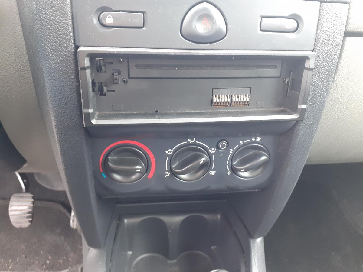 Renault Clio 1.2 · Ano 2001 — imagen 14