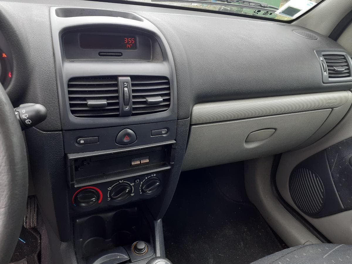 Renault Clio 1.2 · Ano 2001 — imagen 17