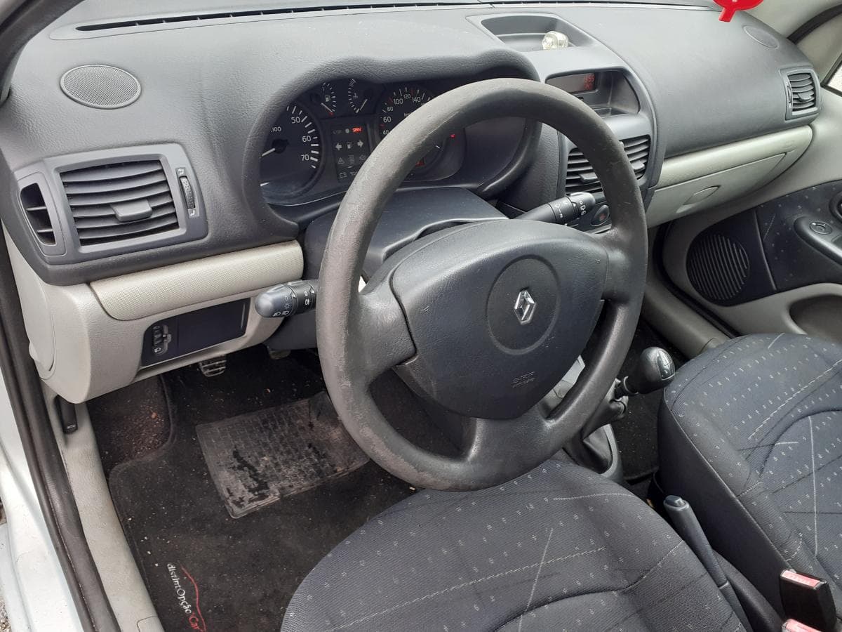Renault Clio 1.2 · Ano 2001 — imagen 19