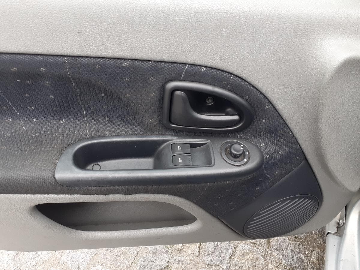 Renault Clio 1.2 · Ano 2001 — imagen 21