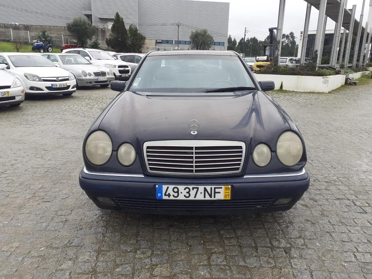 Mercedes-Benz E220D · Ano 1996 — image 2