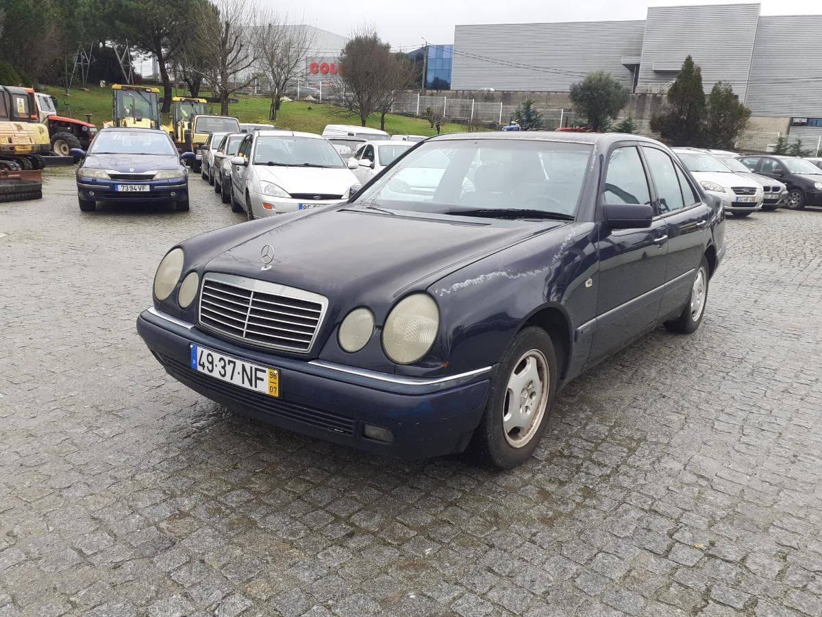 Mercedes-Benz E220D · Ano 1996 — image 3