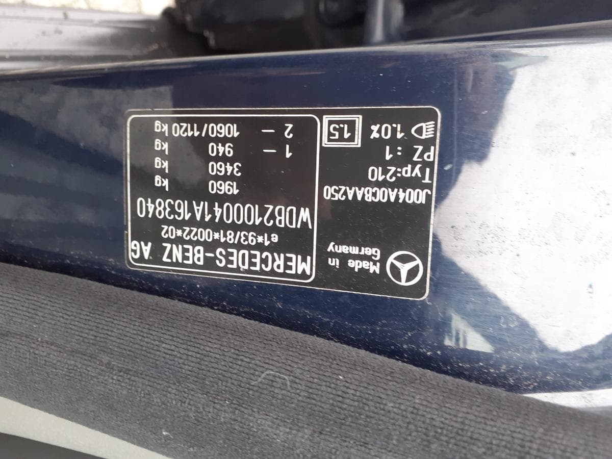 Mercedes-Benz E220D · Ano 1996 — image 9