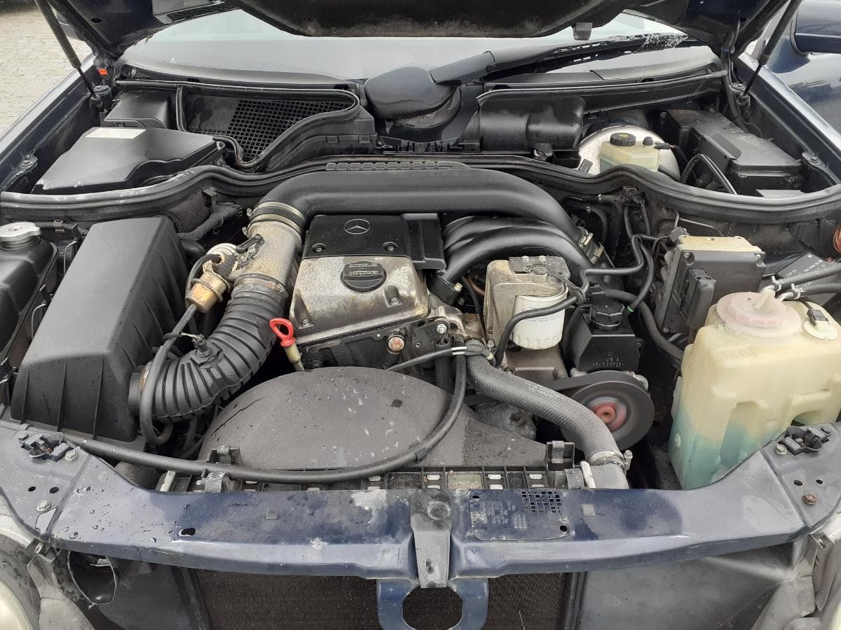 Mercedes-Benz E220D · Ano 1996 — image 8